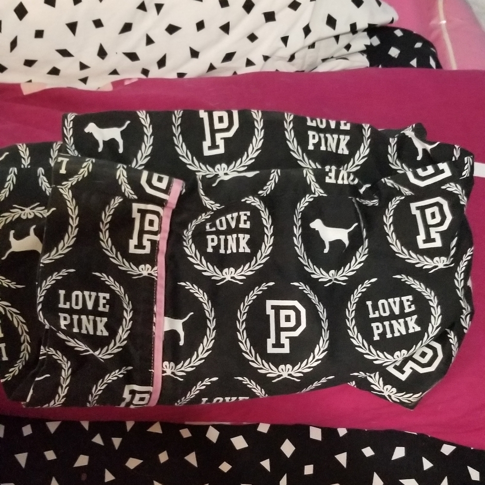 VICTORIA SECRET PINK PILLOW CASE SET